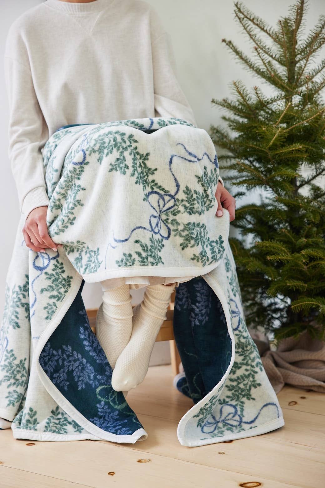 ChappyWrap - Boxwood Wreaths Blanket